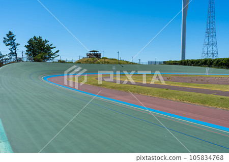 Sunny summer sky and scenery of a bicycle racetrack in Ishikawa Prefecture | Keirin image | Uchinada Town, Kahoku-gun, Ishikawa Prefecture 105834768