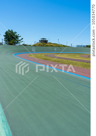 Sunny summer sky and scenery of a bicycle racetrack in Ishikawa Prefecture | Keirin image | Uchinada Town, Kahoku-gun, Ishikawa Prefecture 105834770