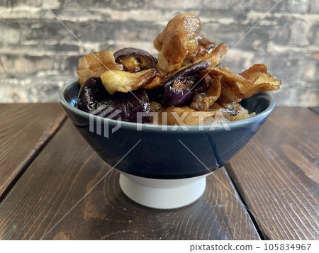 烤茄子五花肉 105834967