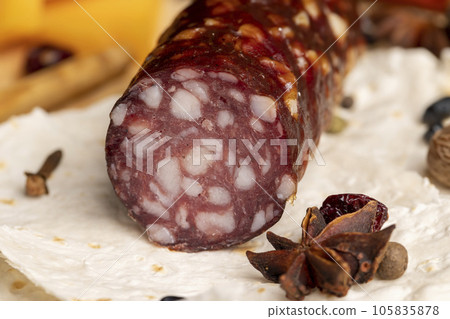 Sliced fresh pork sausage, close up 105835878