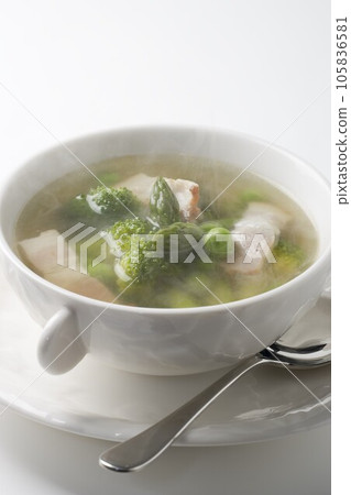 green vegetable soup 105836581