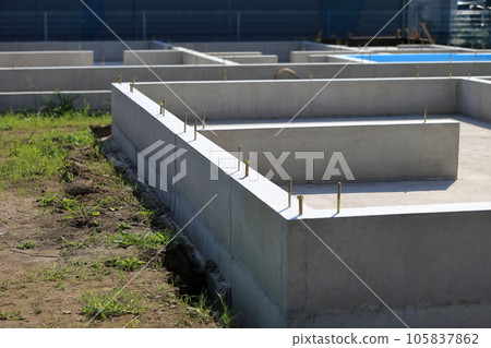 新房子的基本建設的形象 105837862