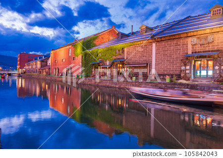 (Hokkaido) Otaru Canal Warehouse Group (Twilight) 105842043