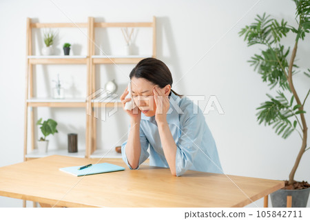 Living room woman malaise tired Living room woman malaise tired 105842711