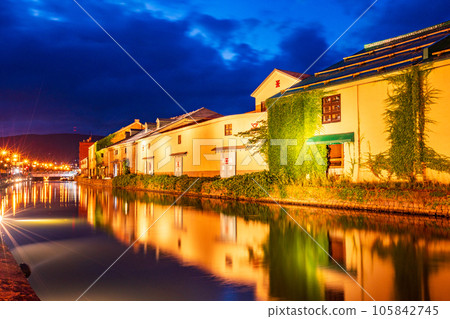 （北海道）小樽運河倉庫群亮燈 105842745