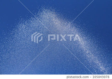Drops of water sprayed into the blue sky in midsummer 105843078