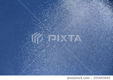 Drops of water sprayed into the blue sky in midsummer 105843085