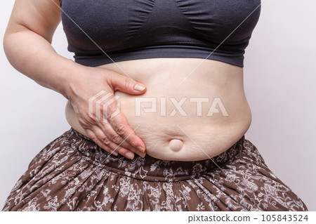 [Debeso with a housewife who picks belly meat] 105843524