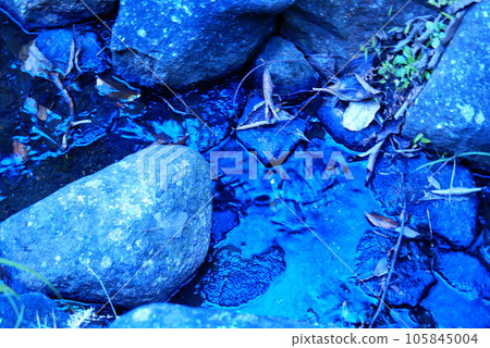 Color flowing river transparent transparent (registered in August 2023) Color flowing river transparent transparent (registered in August 2023) 105845004