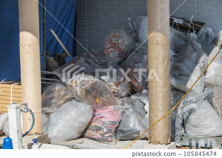 建築工地及大量袋裝垃圾 105845474