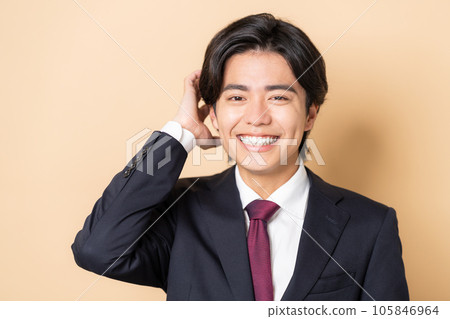 一個年輕的商人 105846964