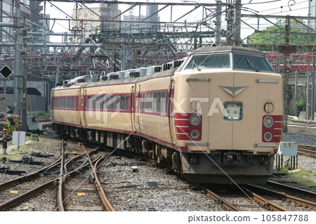 183系幕張車廂(第23趟)前往長野(品川站③) 183系幕張車廂(第23趟)前往長野(品川站③) 105847788