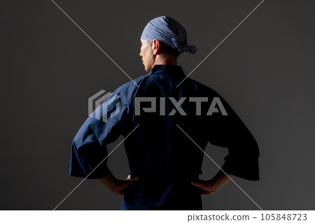 Man in work clothes, back view 105848723