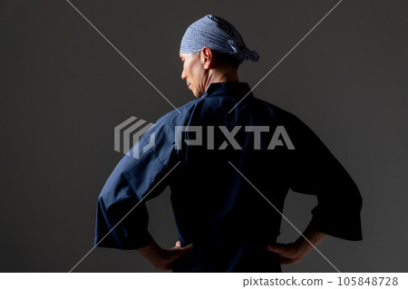 Man in work clothes, back view Man in work clothes, back view 105848728
