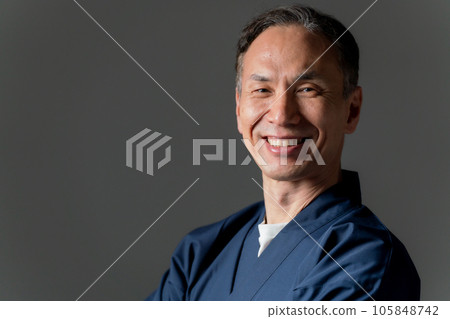 穿工作服的男人 穿工作服的男人 105848742