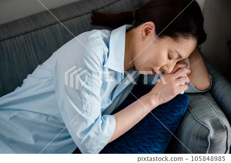女性身體不好嗜睡 105848985