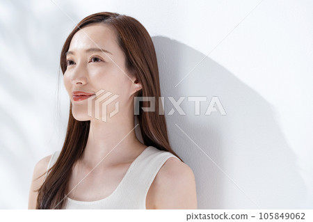 Beauty sunshine 105849062