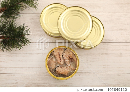 Canned salmon 105849110