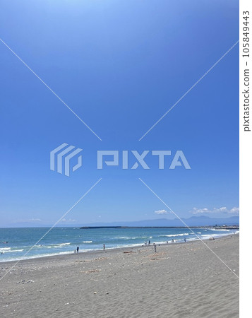 藍天和藍色海和沙灘 藍天和藍色海和沙灘 105849443