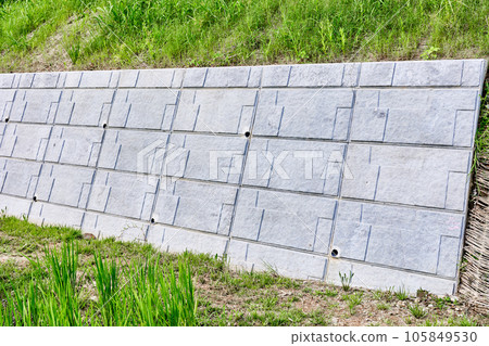 Retaining wall 105849530