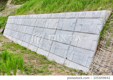 擋土牆和“籃架” 擋土牆和“籃架” 105849642