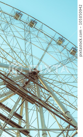 silhouette of Ferris wheel on the background of blue sky 105850942