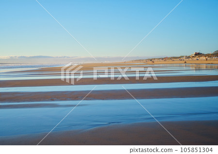 Atlantic ocean sunset with surging waves at Fonte da Telha beach, Costa da Caparica, Portugal Atlantic ocean sunset with surging waves at Fonte da Telha beach, Costa da Caparica, Portugal 105851304