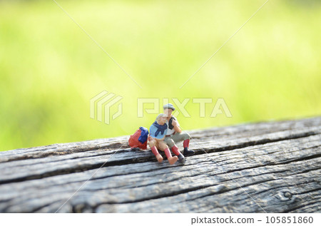 A couple enjoying their old age 105851860