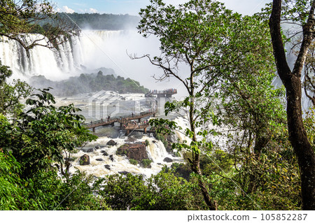 Iguazu Falls, the largest series of waterfalls of the world, located at the Brazilian and Argentinian border Iguazu Falls, the largest series of waterfalls of the world, located at the Brazilian and Argentinian border 105852287