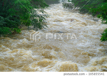 [Natural disaster] Muddy stream River after heavy rain [Nagano Prefecture] 105855541
