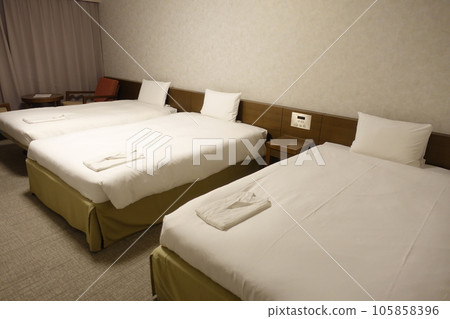 Hotel room with 3 beds side by side Triple room Triple room Hotel room with 3 beds side by side Triple room Triple room 105858396