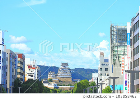 從姬路市姬路站看到的國寶姬路城風景 105858462