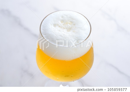 冰鎮啤酒,氣泡細膩 冰鎮啤酒,氣泡細膩 105859377