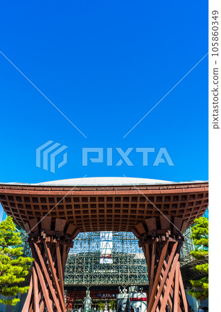 Symbol Tsuzumimon Gate in front of Hokuriku Shinkansen Kanazawa Station | Image of Kanazawa | Kanazawa City, Ishikawa Prefecture Symbol Tsuzumimon Gate in front of Hokuriku Shinkansen Kanazawa Station | Image of Kanazawa | Kanazawa City, Ishikawa Prefecture 105860349