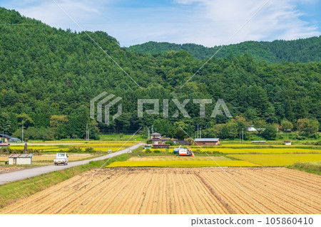 國家風景在秋天 105860410