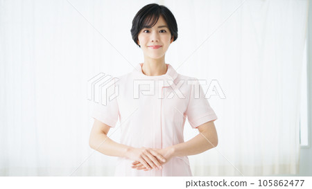 Beauty clinic female staff Beauty clinic female staff 105862477