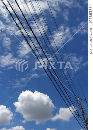 藍天、白雲和電線 藍天、白雲和電線 105865884