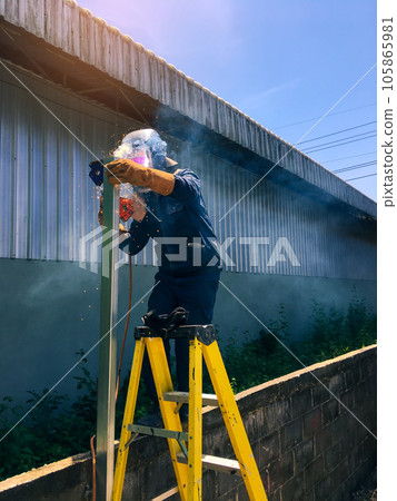 Man welding steel, blurred background, Welder concept Man welding steel, blurred background, Welder concept 105865981