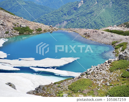初夏的白山聖山殘雪融化，景色美麗 105867259