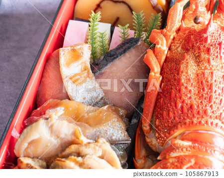 日本新年菜餚。黃尾照燒。 105867913