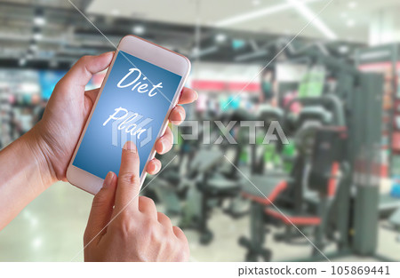 Hand holding smart phone with Diet Plan 105869441