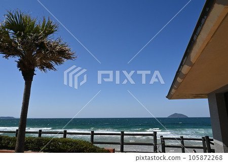 Summer coastal scenery Sea and sandy beach Summer coastal scenery Sea and sandy beach 105872268