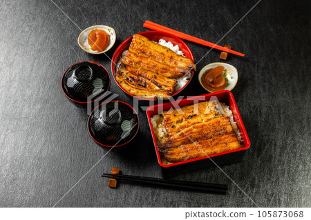 鰻魚和米飯在一個漆盒子裡 鰻魚和米飯在一個漆盒子裡 105873068