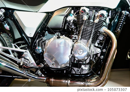 Air-cooled 4-cylinder engine Air-cooled 4-cylinder engine 105873307