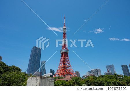 藍天白雲下的東京塔 藍天白雲下的東京塔 105873501