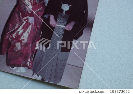 Nostalgic Showa era old man and grandmother regret 105873632