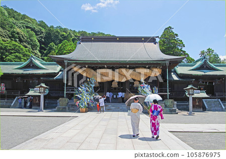 Tanabata at Miyajidake Shrine in Fukutsu City, Fukuoka Prefecture, which has the largest shimenawa rope in Japan 105876975