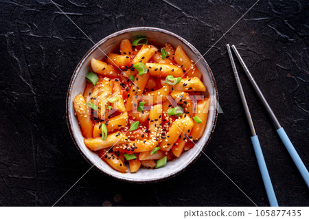 Tteokbokki or topokki, Korean street food, spicy rice cakes 105877435