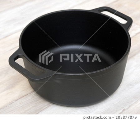 Cast iron pan Cast iron pan 105877879