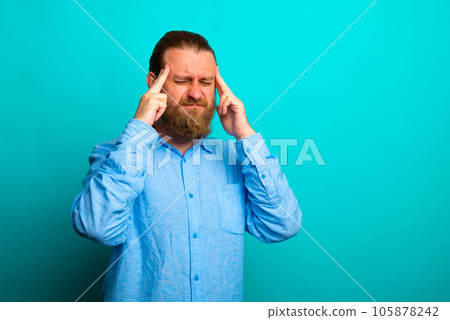 Elegant beard senior man over isolated background with hand on head for pain in head because stress. Suffering migraine. 105878242